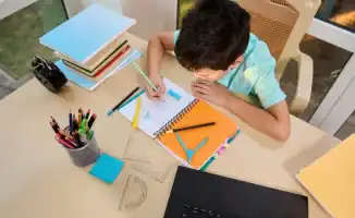 Астана: Учащиеся второй смены отправились в "цифровое плавание" из-за непогоды