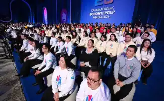 Токаев призывает казахстанских волонтеров к патриотизму на международном форуме в Астане