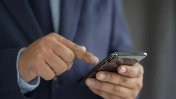 В Астане депутаты призваны к ответственности: Кендебай Адамбек призывает не отвлекаться на телефоны и избегать хайпа во время заседаний Астане