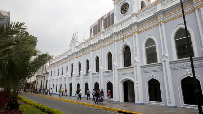 Венесуэла вводит военный режим для нефтяников и мобилизует армию Астане