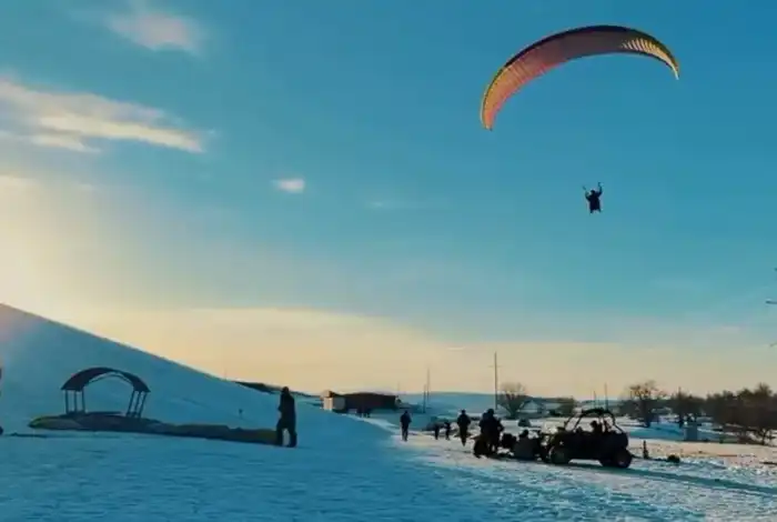 Зимнее небо Жетісу собрало парапланеристов из 6 стран (2)