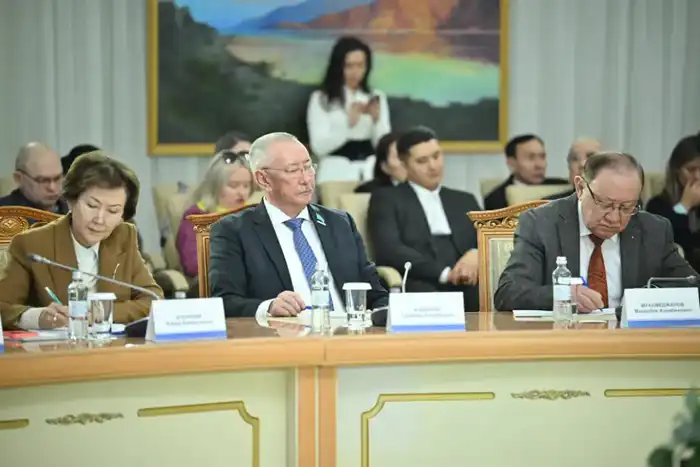 Председатель Сената Парламента Маулен Ашимбаев на встречах с жителями ВКО разъяснил значение новой Конституции (4)