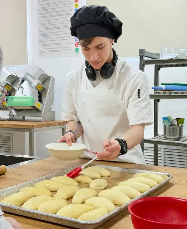 Инклюзия в действии: в Карагандинской области подростки с особыми потребностями осваивают профессию кондитера (6)