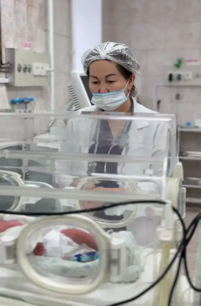 Успешное лечение недоношенной девочки в Алматы: 28 дней реанимации и прирост веса до 1800 граммов Астане