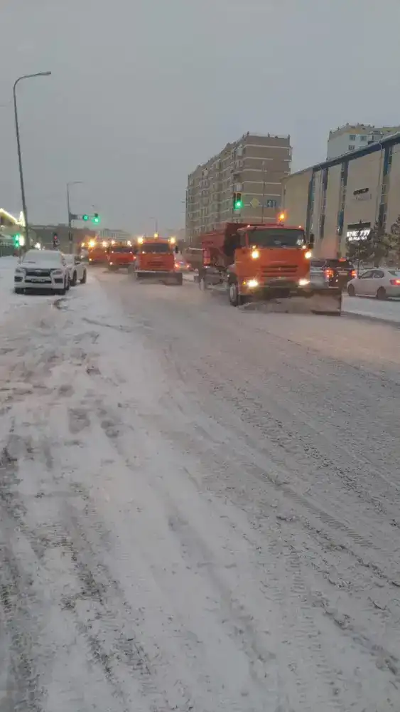 Уборка снега в Астане задействовано 1300 единиц техники Астане