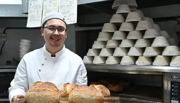 В Жетісу молодой предприниматель запустил производство ремесленного хлеба без дрожжей Астане