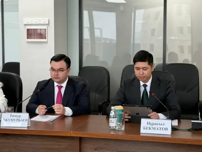 Молодежь Астаны: Конституция в руках будущего! Астане