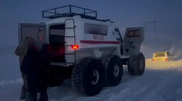 Спасатели на передовой: 87 человек и 10 автомобилей вытащены из снежных заносов за сутки Астане