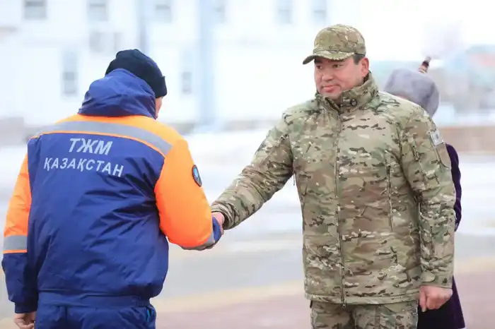 В Актобе службе по чрезвычайным ситуациям вручили ключи от новой техники (4)