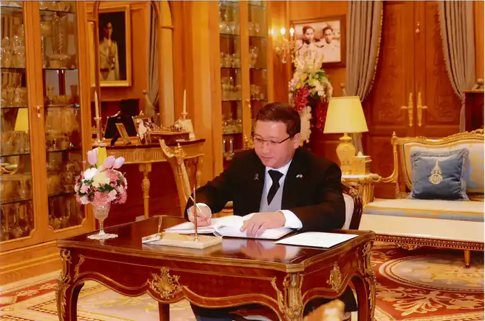 Посол Казахстана вручил верительные грамоты Королю Таиланда (2)