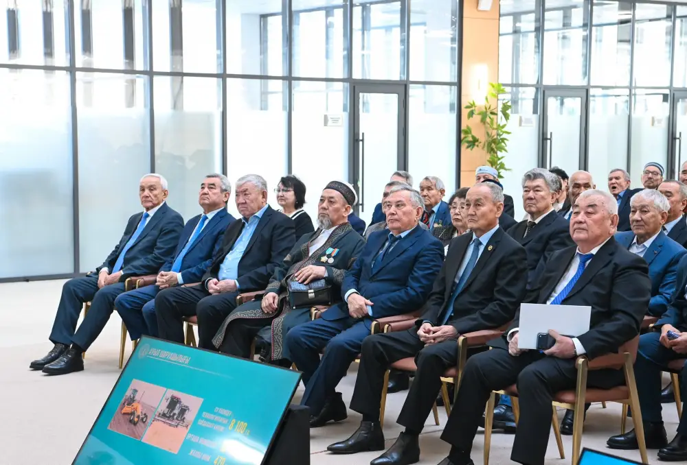 Глава региона встретился с ветеранами и представителями интеллигенции (10)