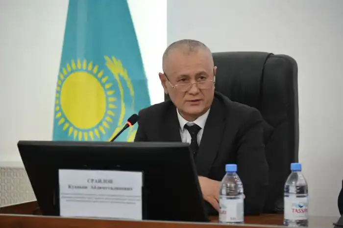 Шымкент: встреча о здравоохранении и Конституции Астане