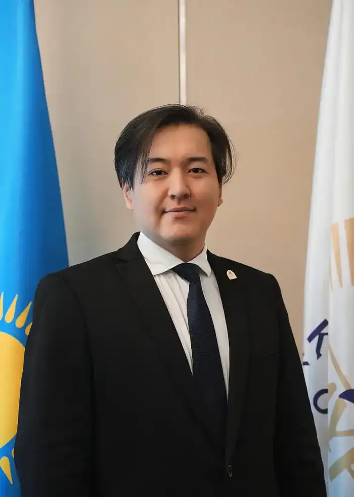 Айқожа Әбсадықов назначен директором департамента инвестиционной политики Министерства просвещения РК с акцентом на развитие инфраструктуры и международного сотрудничества Астане