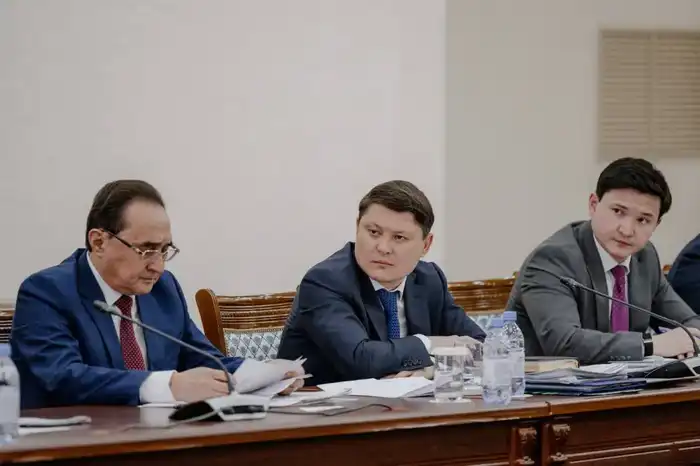 На заседании акимата рассмотрели два приоритетных вопроса - дальнейшнего социально-экономическое развитие региона и подготовку к паводковому периоду (9)