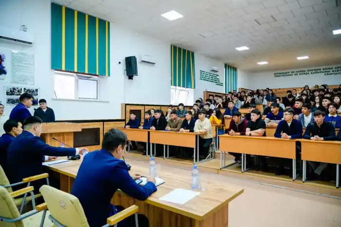Учебный судебный процесс о сталкинге: студенты Университета Есиль изучают правовые последствия и защиту жертв Астане