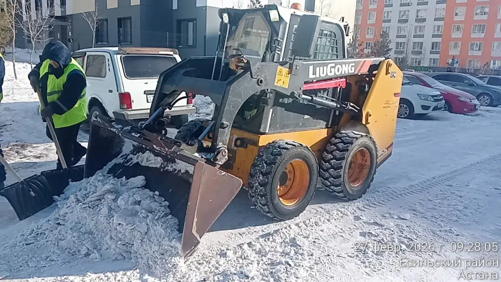 Более 1,5 тысячи единиц техники вывели на снегоуборочные работы в Астане (4)