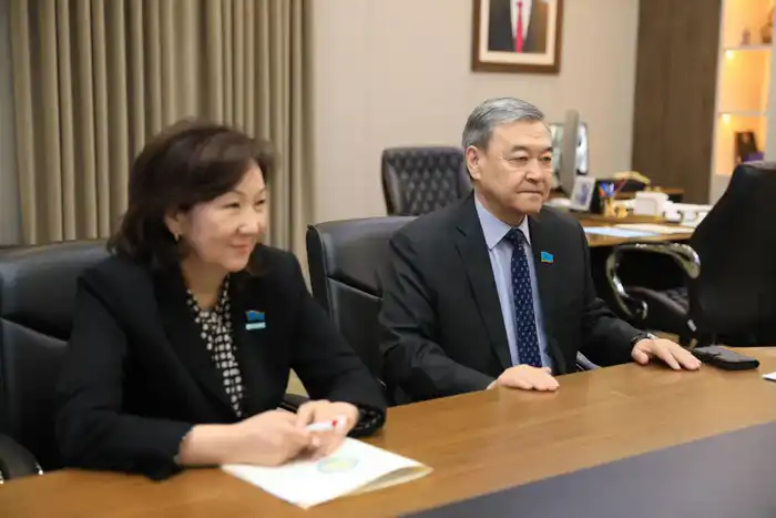 Сенаторы обсудили социально-экономическое развитие с акимом области в контексте предстоящего референдума Астане