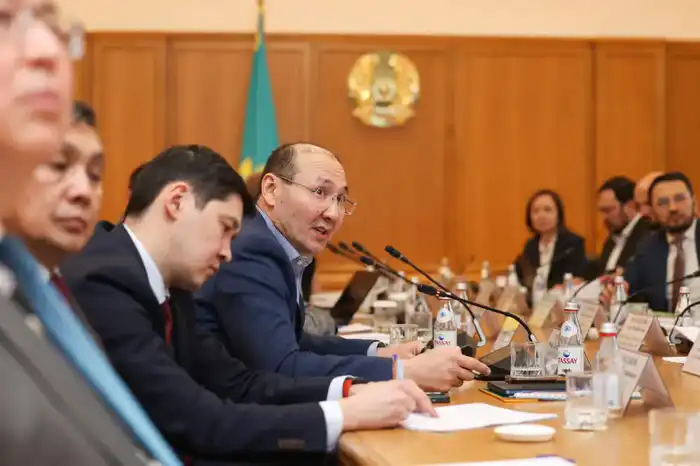 Обсуждение программы развития фондового рынка России до 2030 года на круглом столе Астане