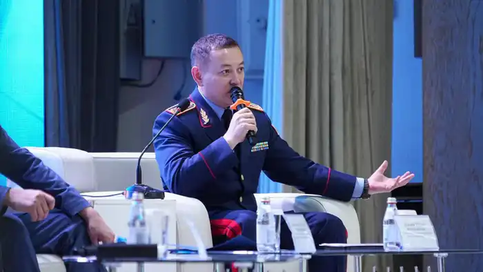 РАЗГОВОР О ВАЖНОМ: ГЛАВА ПОЛИЦИИ ШЫМКЕНТА ВСТРЕТИЛСЯ СО СТУДЕНТАМИ (2)