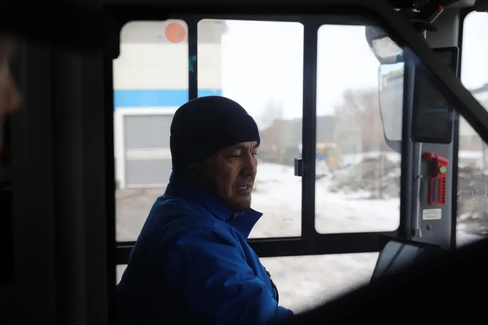 Актобе обновляет общественный транспорт: прибытие 11 электробусов Астане