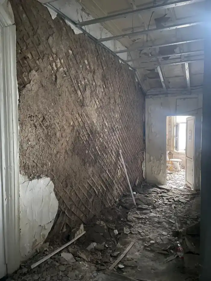 Снос аварийного здания в Алматы: старое здание 1908 года под угрозой Астане