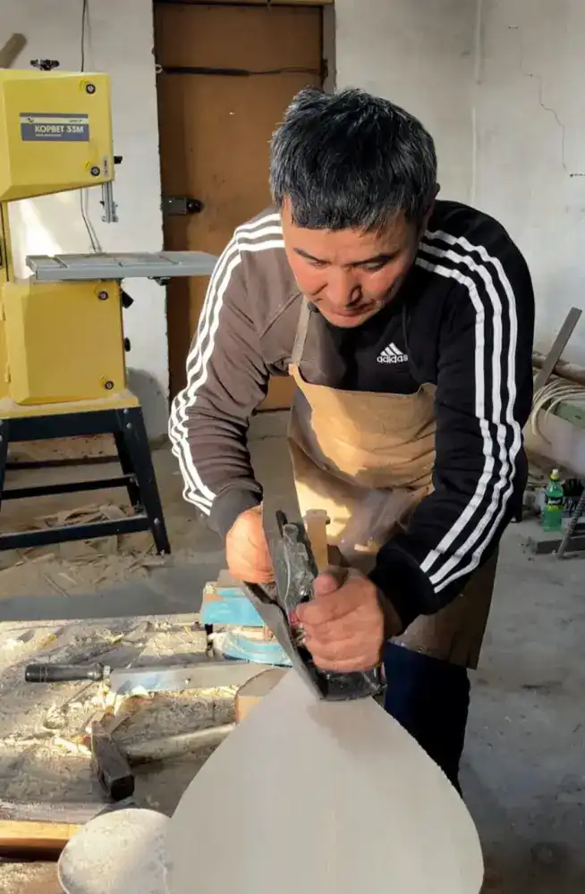 Домбыра из Уланского района: мастер с душой Астане