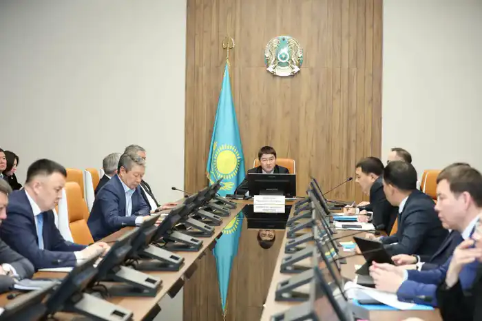 В акимате области рассмотрены вопросы санитарной безопасности, продовольственной стабильности и развития спортивной инфраструктуры (8)