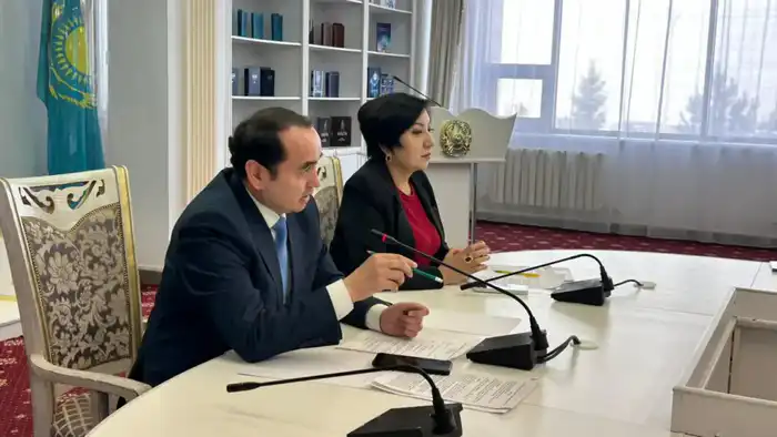 Обсуждение проекта новой Конституции и республиканского референдума в Национальной академической библиотеке РК Астане