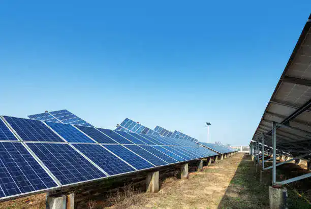 Семья в Енбекшиказахском районе получает доход от солнечной электростанции Астане