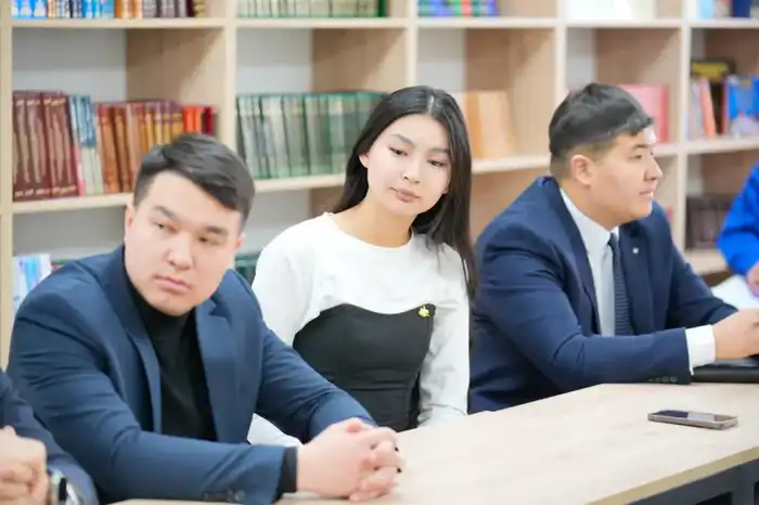 Столичная молодежь обсудила проект новой Конституции (8)