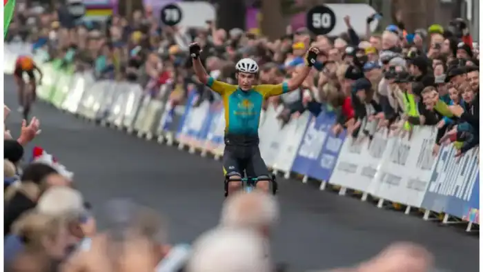 Казахстанские велогонщики добились успеха на чемпионате Азии, завоевав серебро и золото Астане