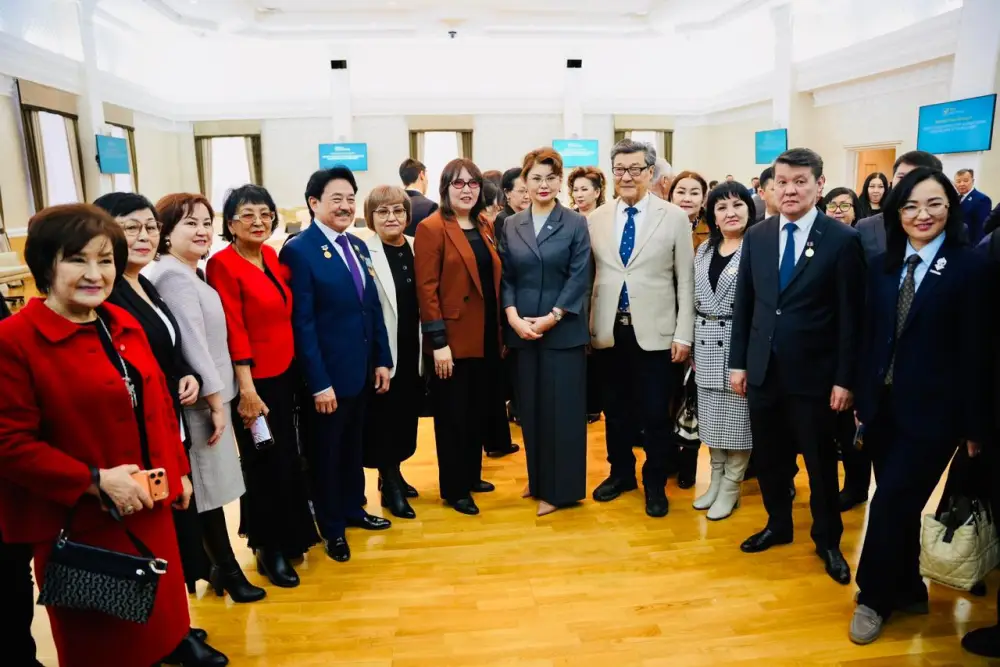 Обсуждение новой Конституции в Уральске с интеллигенцией и гражданским обществом Астане