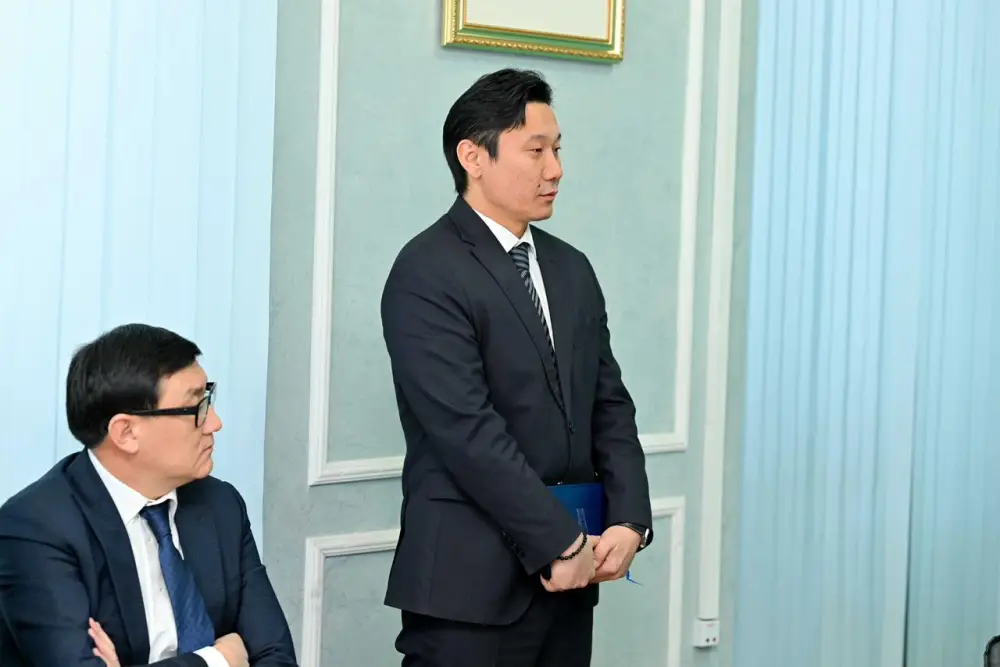 Аким области провел прием граждан по личным вопросам (10)