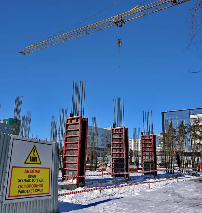 Аким области Асаин Байханов в рамках рабочей поездки посетил ряд инвестиционных объектов региона, ознакомился с ходом строительства гостиницы «Novotel», а также побывал на предприятиях центральной промышленной зоны областного центра (3)