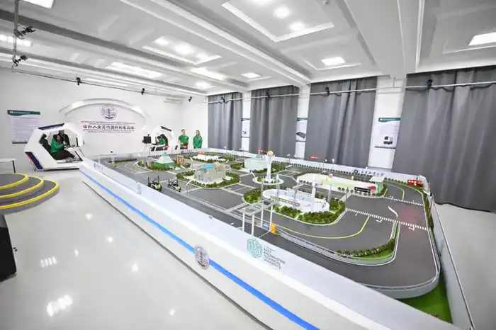 Председатель Сената ознакомился с научно-инновационными проектами университета (4)