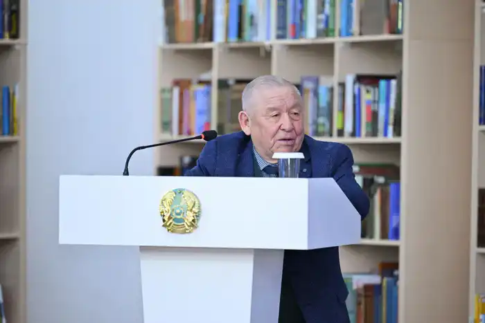 Аким области встретился с местными поэтами и писателями (2)