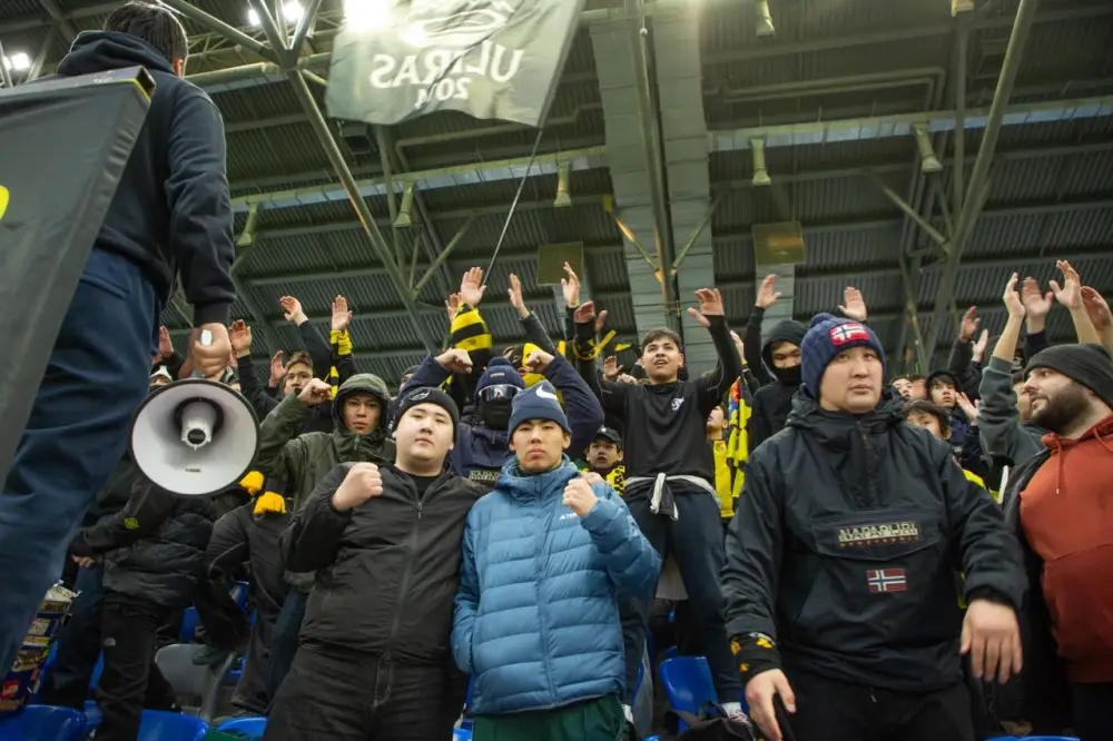 Масштабную патриотическую акцию в поддержку конституционных реформ провели во время футбольного матча в Астане (8)