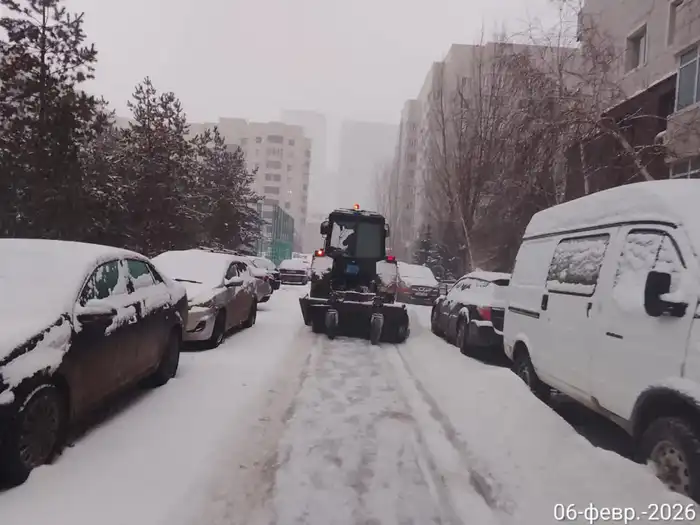 Более 3 000 дорожных рабочих и свыше 1 700 единиц спецтехники задействовано в снегоуборочных работах в Астане (3)