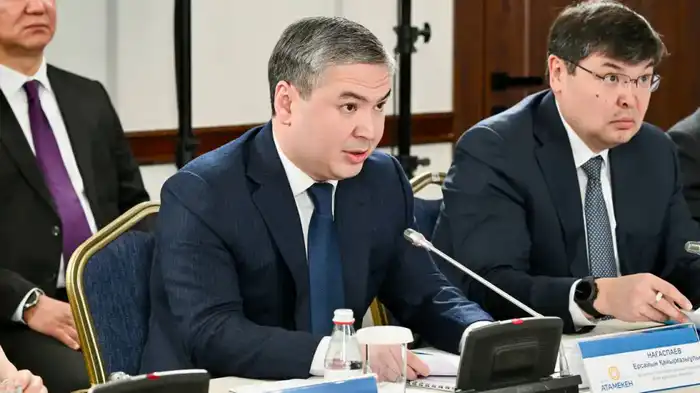 Министр Ерсайын Нагаспаев сообщил о регистрации 3 490 заявок в Реестре казахстанских товаропроизводителей и важности борьбы с 'лжепроизводителями'. Астане
