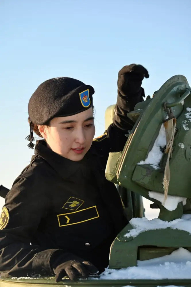 В армии Казахстана определят победительницу фотоконкурса «Әскер аруы – 2026» (2)