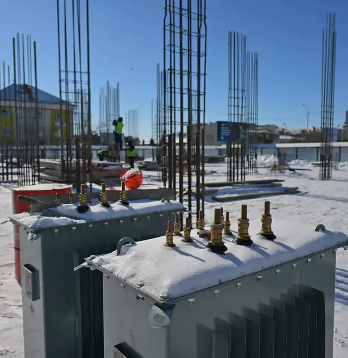 Аким области Асаин Байханов в рамках рабочей поездки посетил ряд инвестиционных объектов региона, ознакомился с ходом строительства гостиницы «Novotel», а также побывал на предприятиях центральной промышленной зоны областного центра (2)