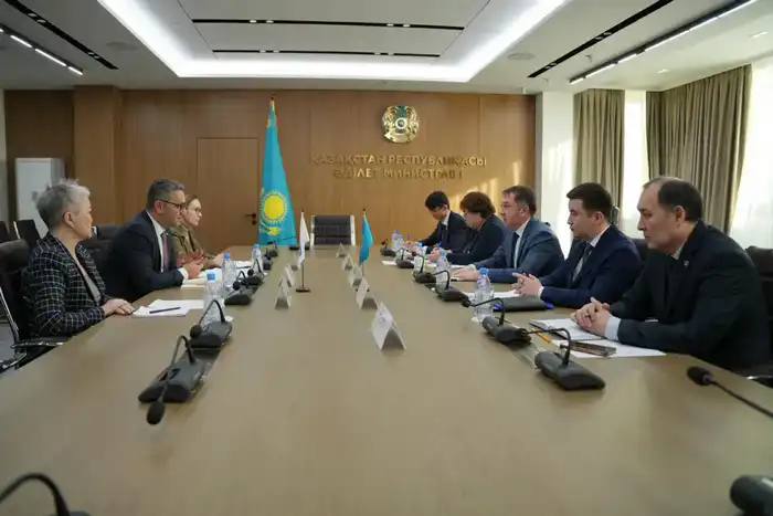 Министр юстиции Ерлан Сарсембаев провел встречу с Ульви Ахундлу заместителем директора Департамента по выборам БДИПЧ ОБСЕ (4)