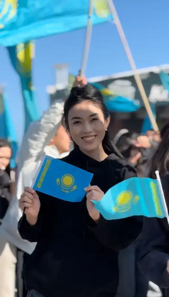 Молодежь Алматы поддержала Новую Конституцию на патриотическом флешмобе с участием более 500 человек Астане