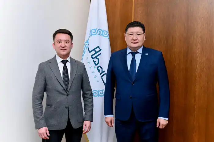 Глава региона встретился с директором областного филиала «Казпочта» (3)