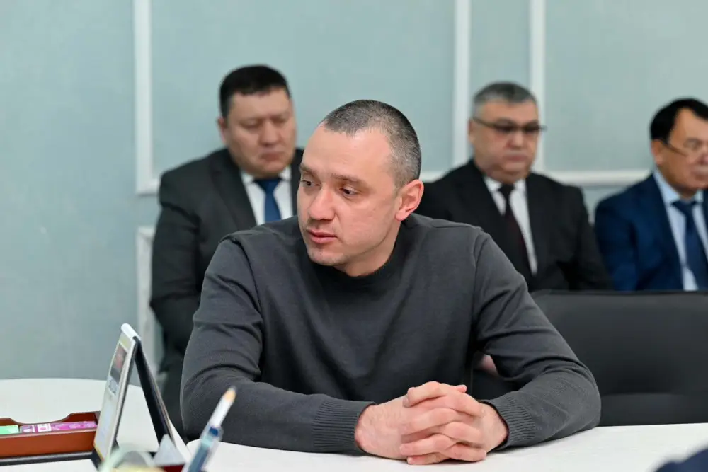 Аким области Берик Уали встретился с жителями для обсуждения вопросов жилья и ремонта дорог Астане