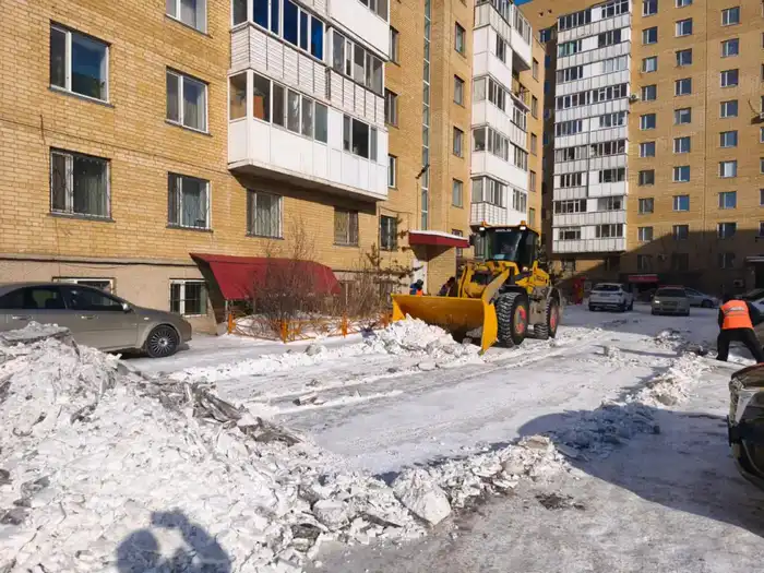 В Астане активно работают более 3 100 дорожных рабочих и 1 600 единиц спецтехники по уборке снега Астане