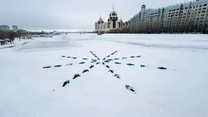 Открытый урок по скандинавской ходьбе для пенсионеров в Астане Астане