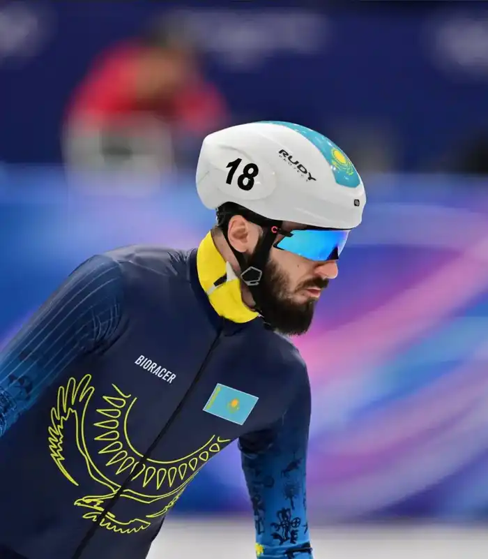 Денис Никиша в полуфинале шорт-трека на Олимпиаде в Милане Астане