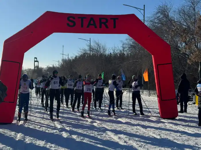 Акмолинцы поддержали участников зимней Олимпиады лыжным забегом (9)