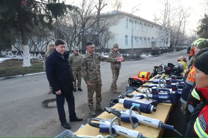 Замакима Алматы Алмасхан Сматлаев проверил готовность пожарно-спасательных подразделений города (4)